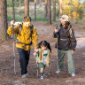 Палка треккинговая NATUREHIKE ST01 6061 AL NH17D001-Z с 3 узлами женская 57-120 золотой 6975641885597